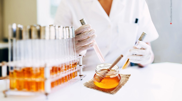 چطور عسل طبیعی را از تقلبی تشخیص دهیم؟